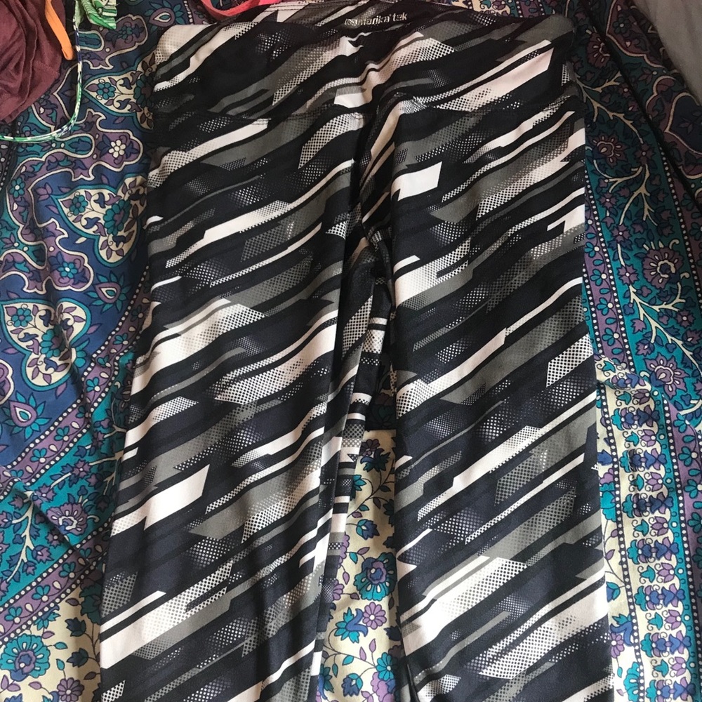 Athletic cropped leggings